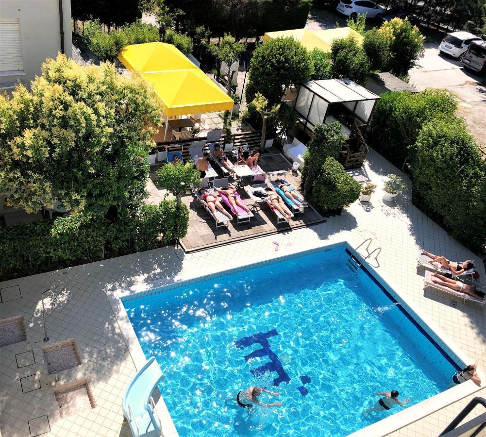 Hotel Marzia Con Piscina リッチョーネ エクステリア 写真