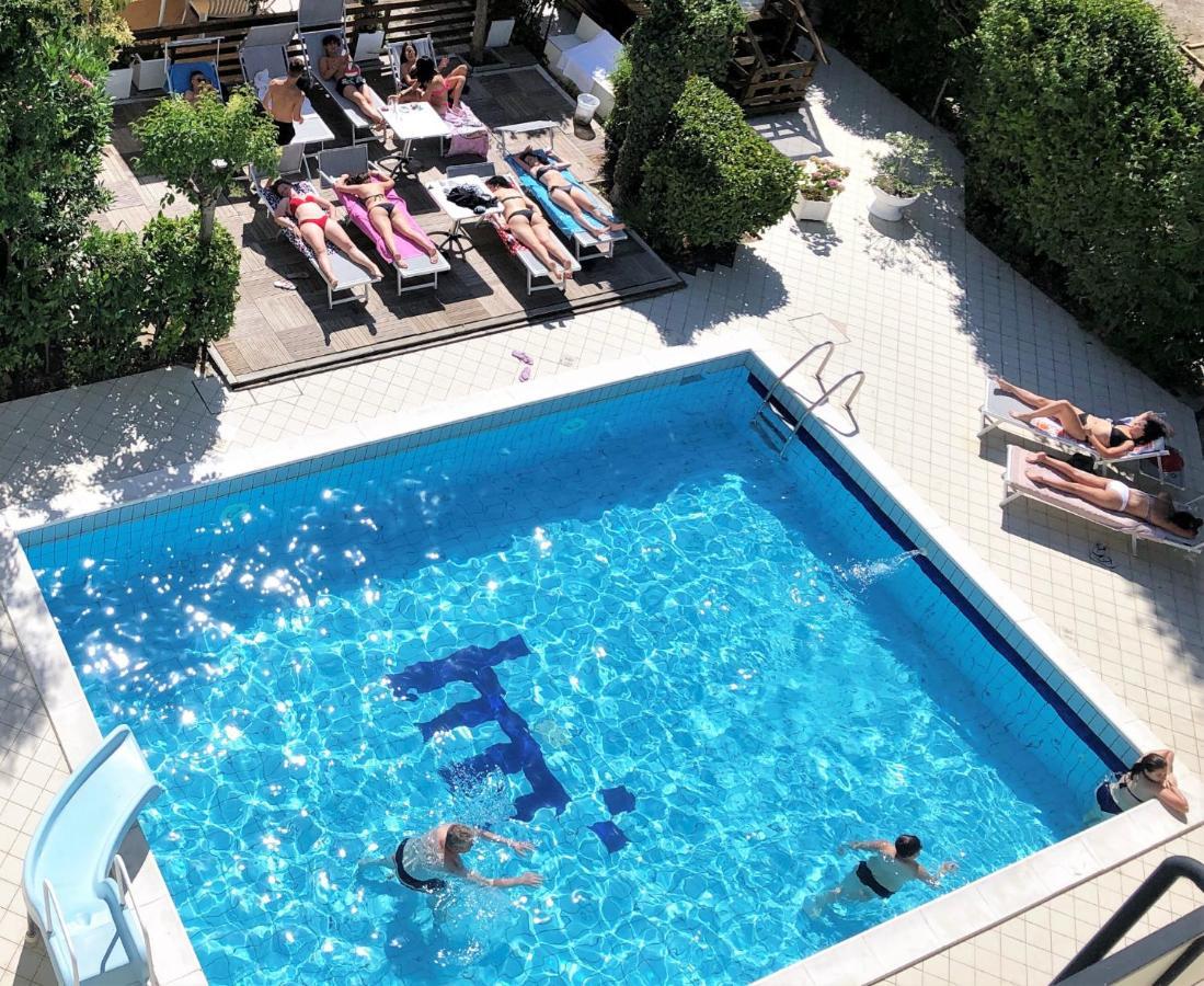 Hotel Marzia Con Piscina リッチョーネ エクステリア 写真