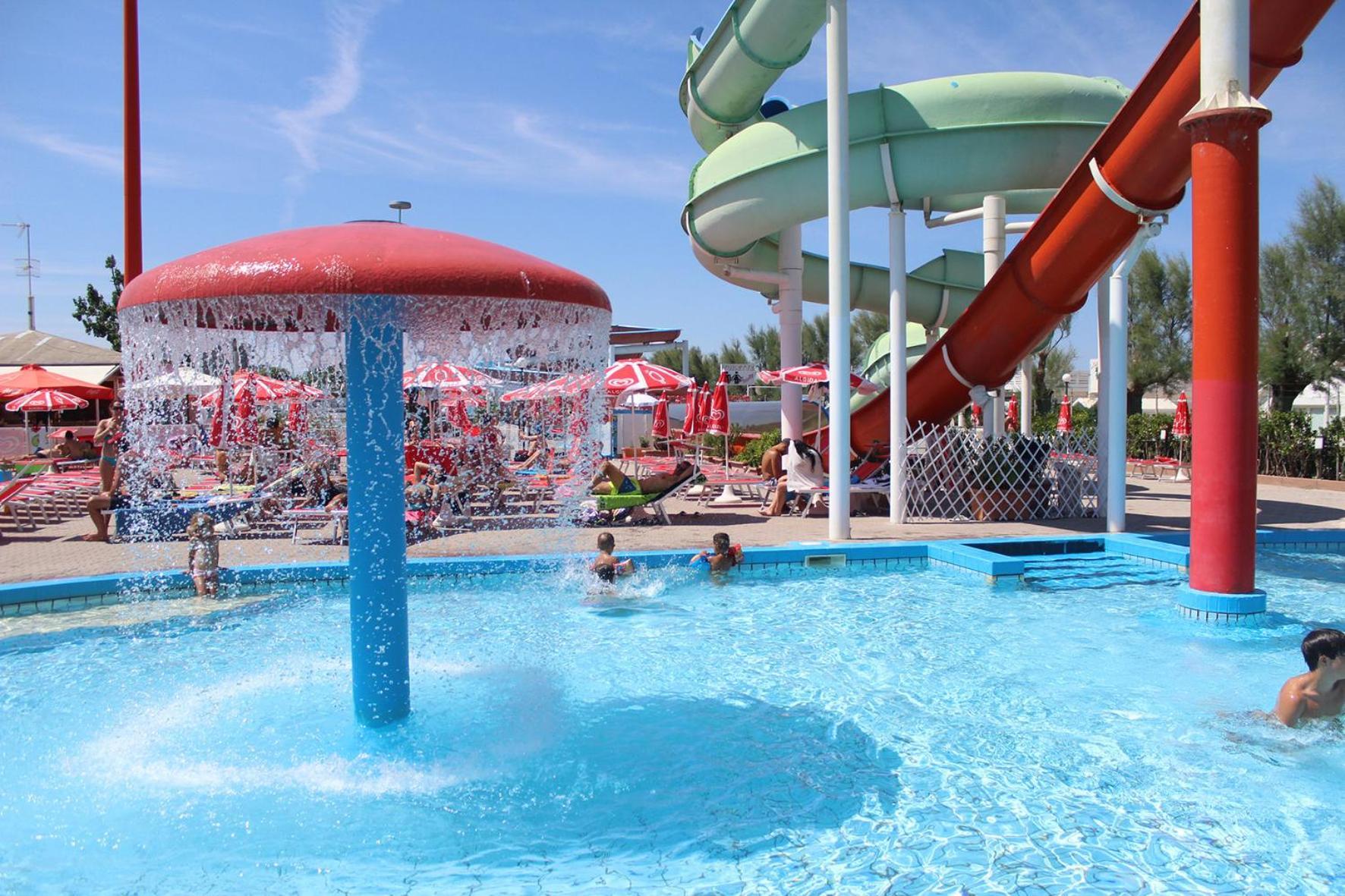 Hotel Marzia Con Piscina リッチョーネ エクステリア 写真