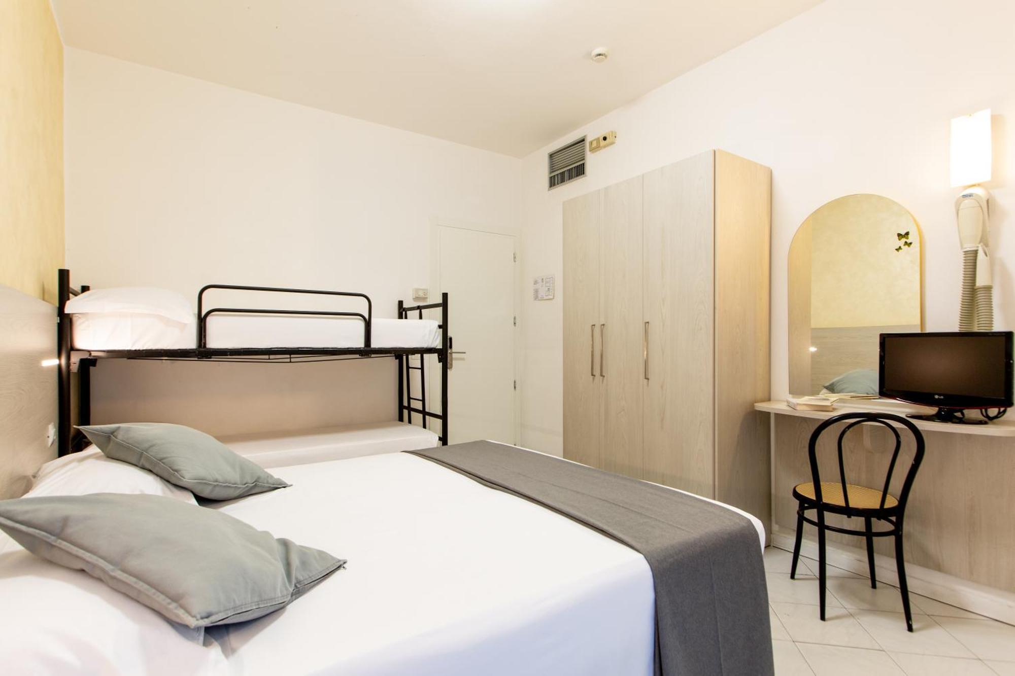 Hotel Marzia Con Piscina リッチョーネ エクステリア 写真