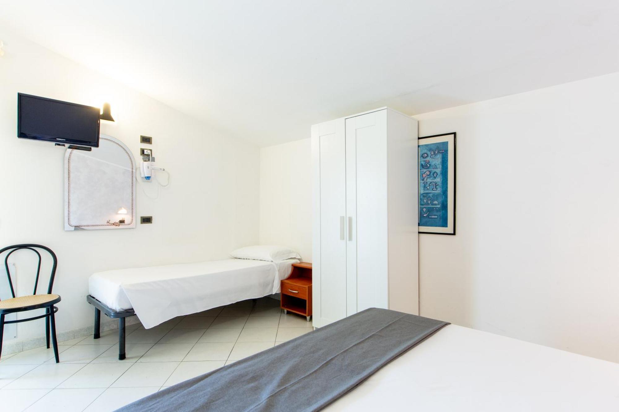 Hotel Marzia Con Piscina リッチョーネ エクステリア 写真