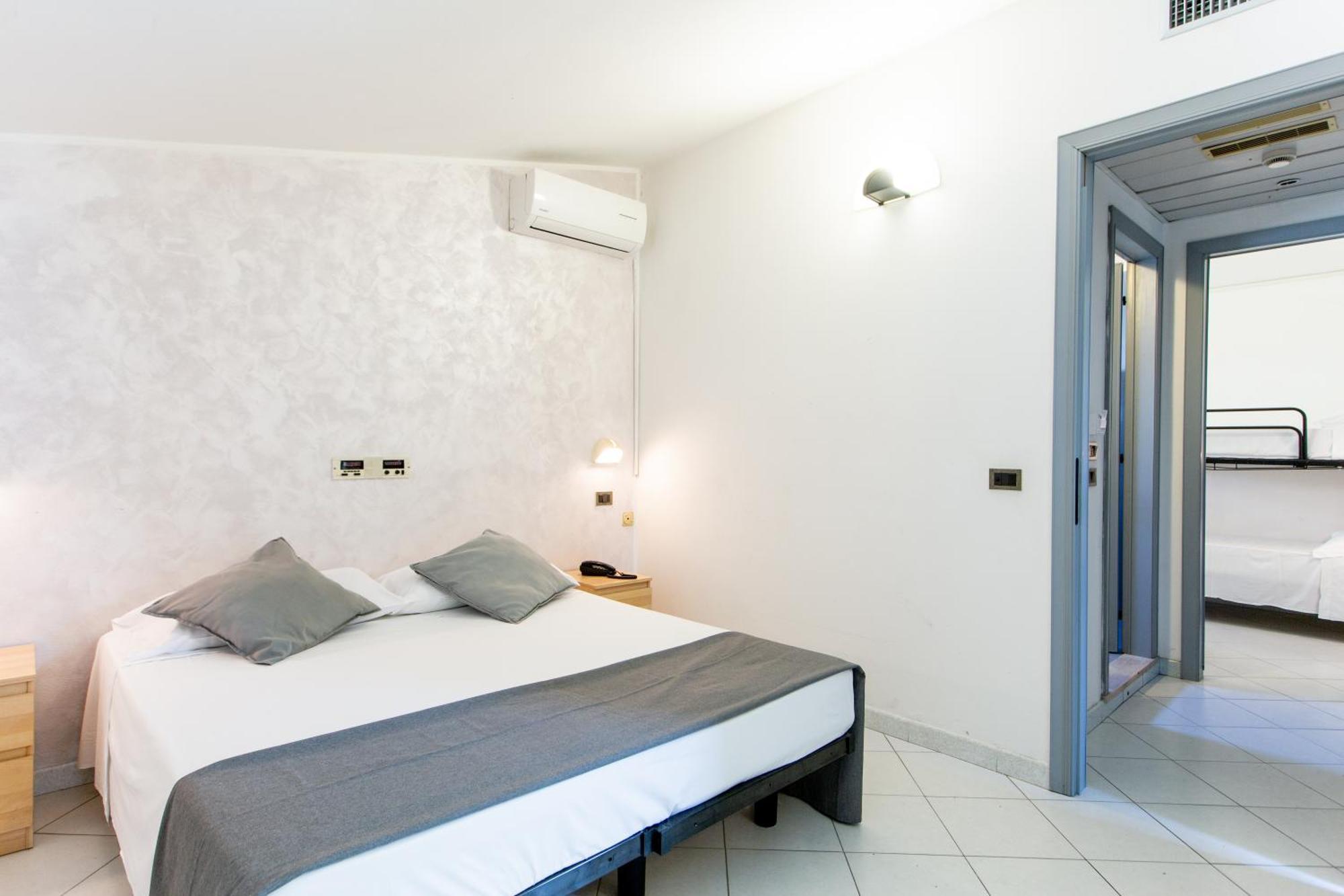Hotel Marzia Con Piscina リッチョーネ エクステリア 写真