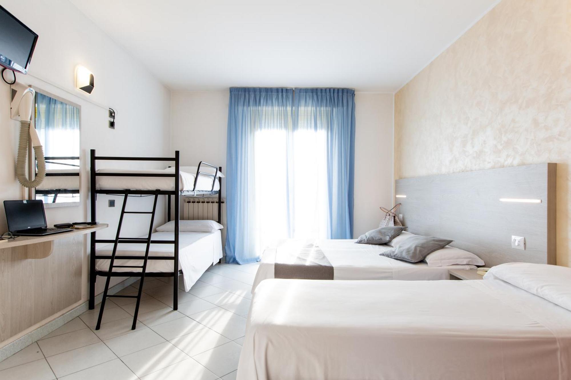 Hotel Marzia Con Piscina リッチョーネ エクステリア 写真