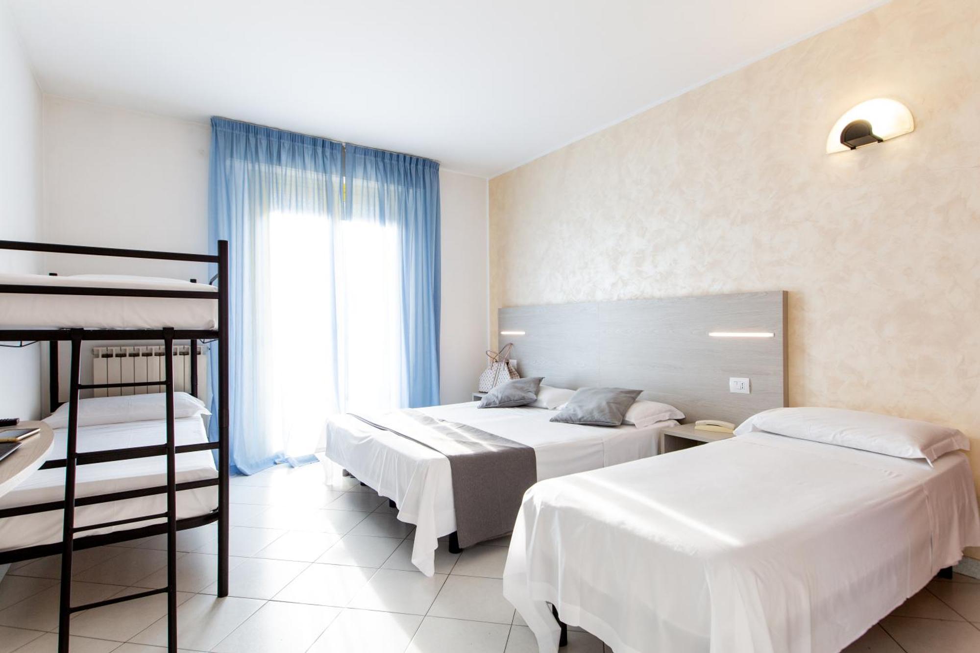 Hotel Marzia Con Piscina リッチョーネ エクステリア 写真