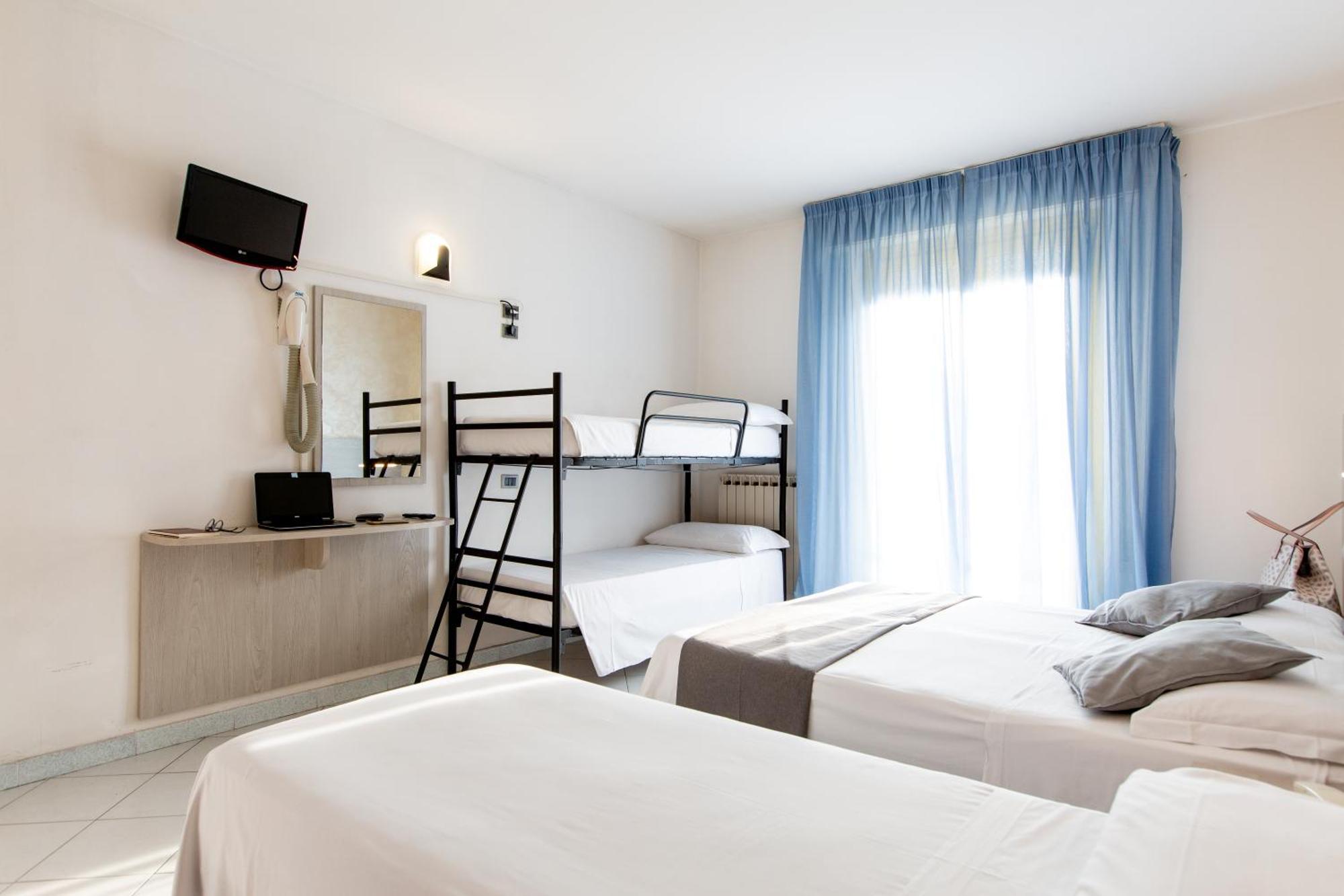 Hotel Marzia Con Piscina リッチョーネ エクステリア 写真