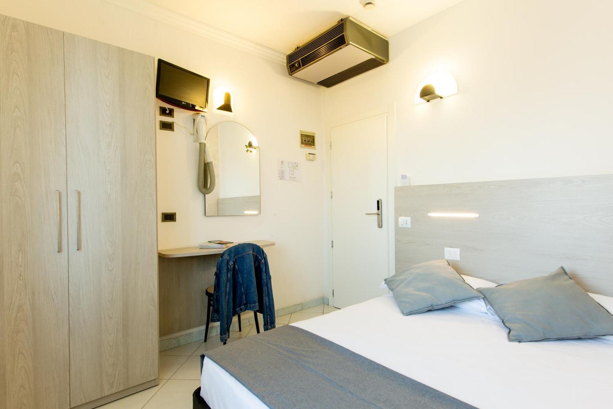 Hotel Marzia Con Piscina リッチョーネ エクステリア 写真