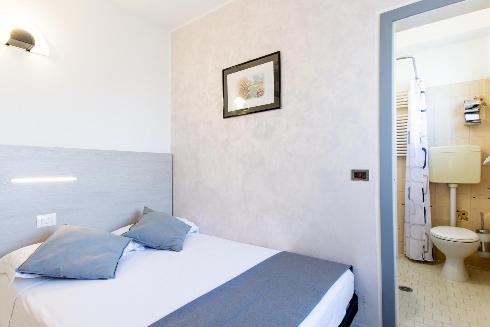 Hotel Marzia Con Piscina リッチョーネ エクステリア 写真