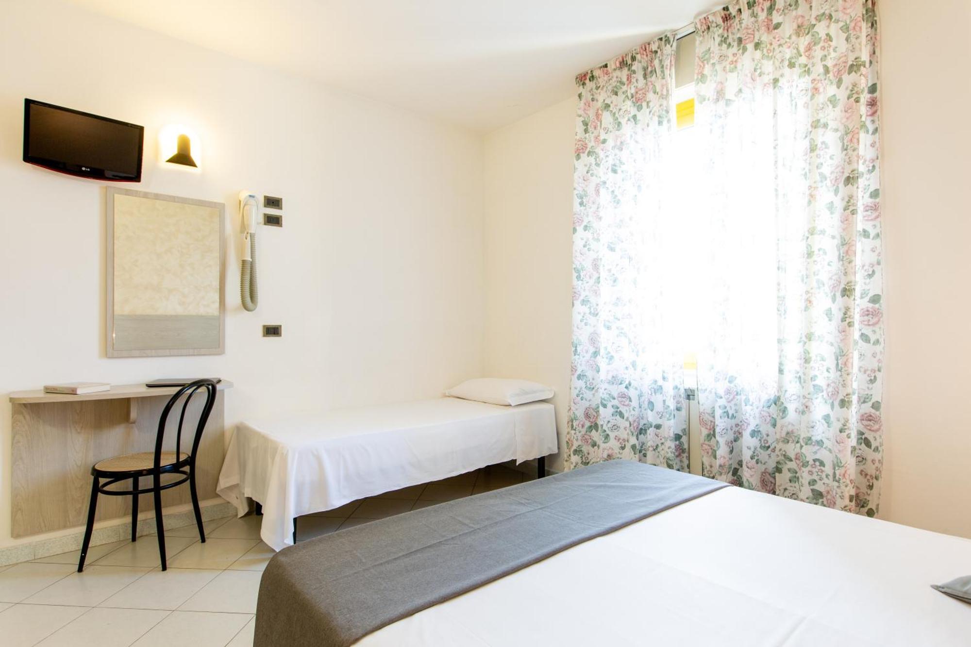 Hotel Marzia Con Piscina リッチョーネ エクステリア 写真