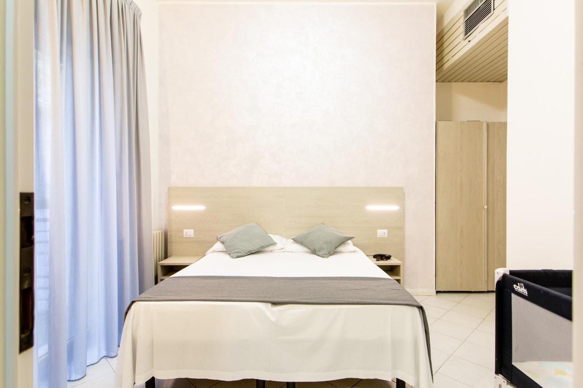 Hotel Marzia Con Piscina リッチョーネ エクステリア 写真