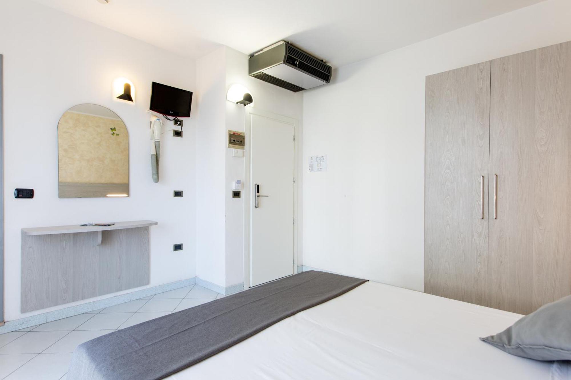 Hotel Marzia Con Piscina リッチョーネ エクステリア 写真