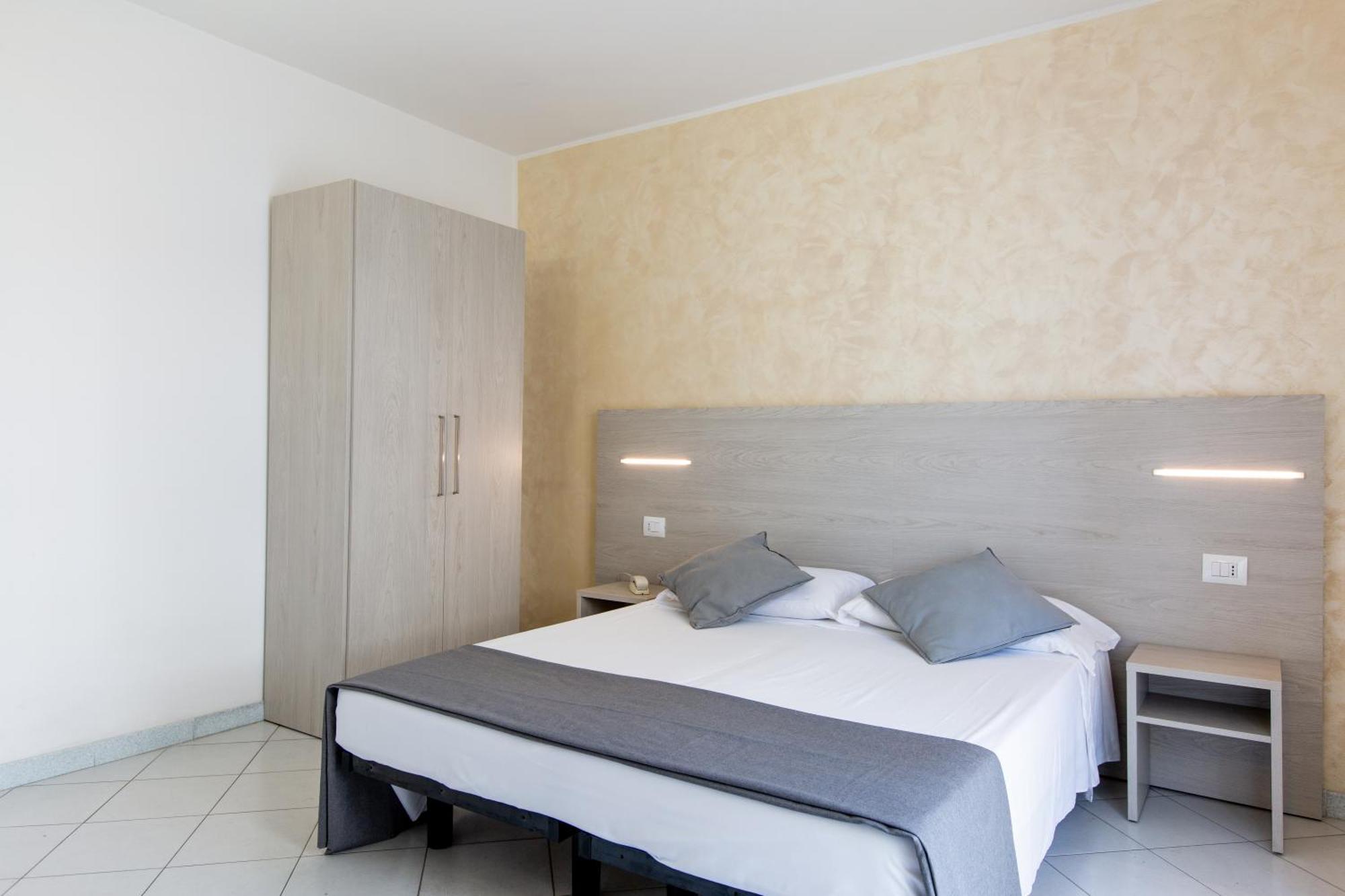 Hotel Marzia Con Piscina リッチョーネ エクステリア 写真