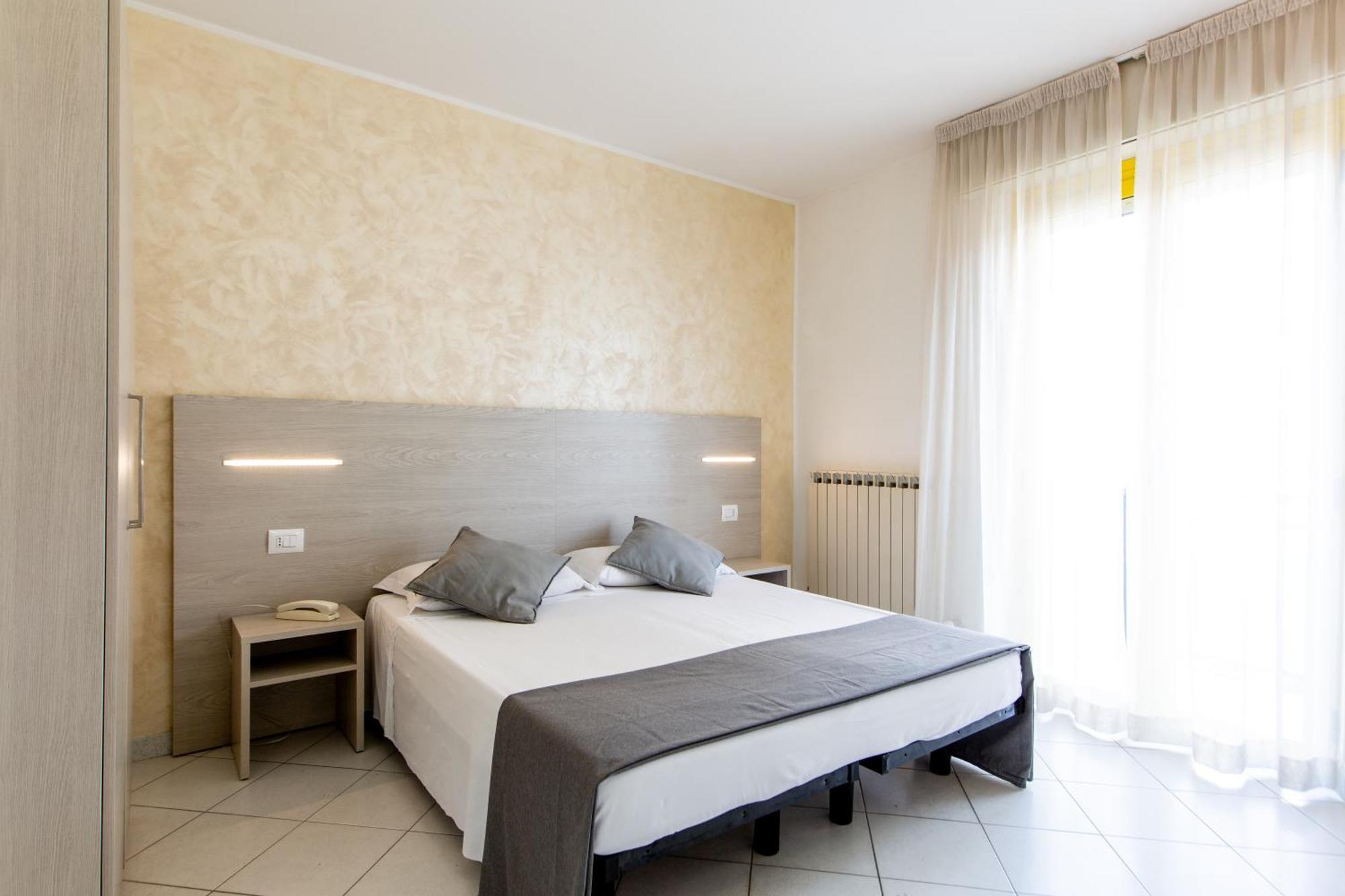 Hotel Marzia Con Piscina リッチョーネ エクステリア 写真