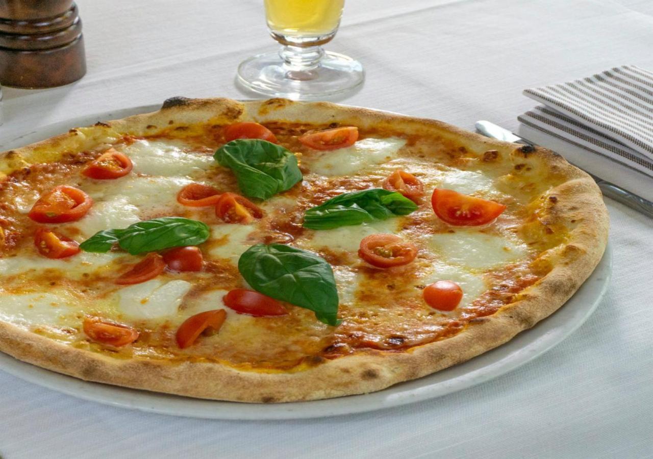Hotel Marzia Con Piscina リッチョーネ エクステリア 写真
