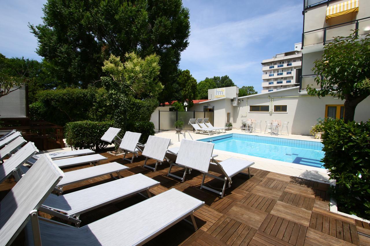Hotel Marzia Con Piscina リッチョーネ エクステリア 写真