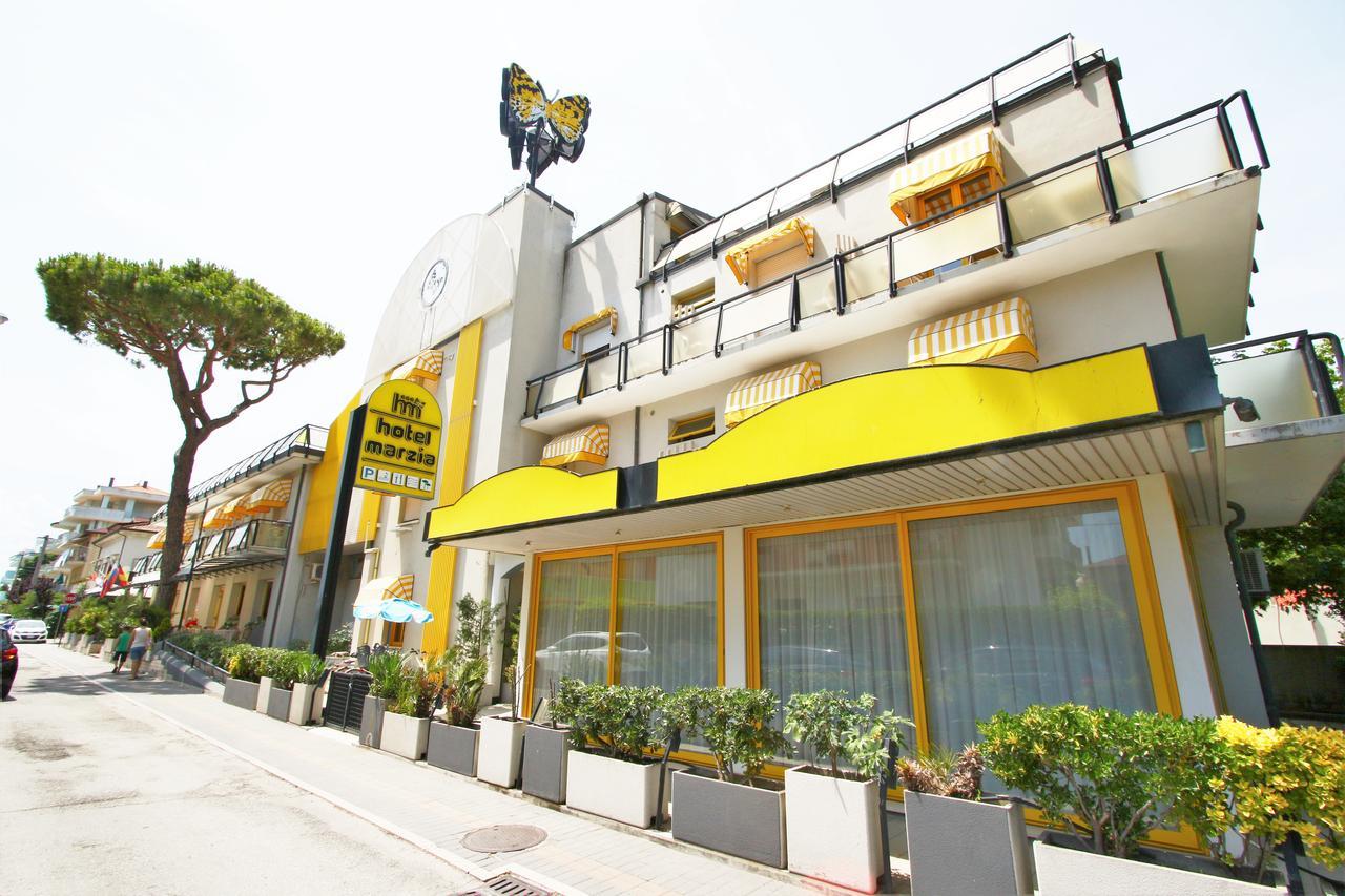 Hotel Marzia Con Piscina リッチョーネ エクステリア 写真