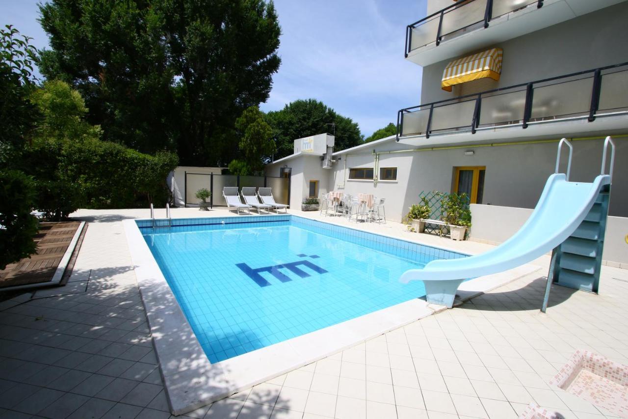Hotel Marzia Con Piscina リッチョーネ エクステリア 写真