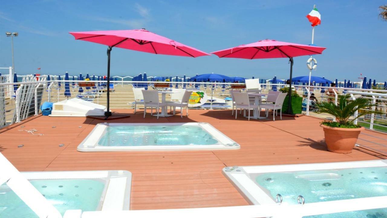 Hotel Marzia Con Piscina リッチョーネ エクステリア 写真