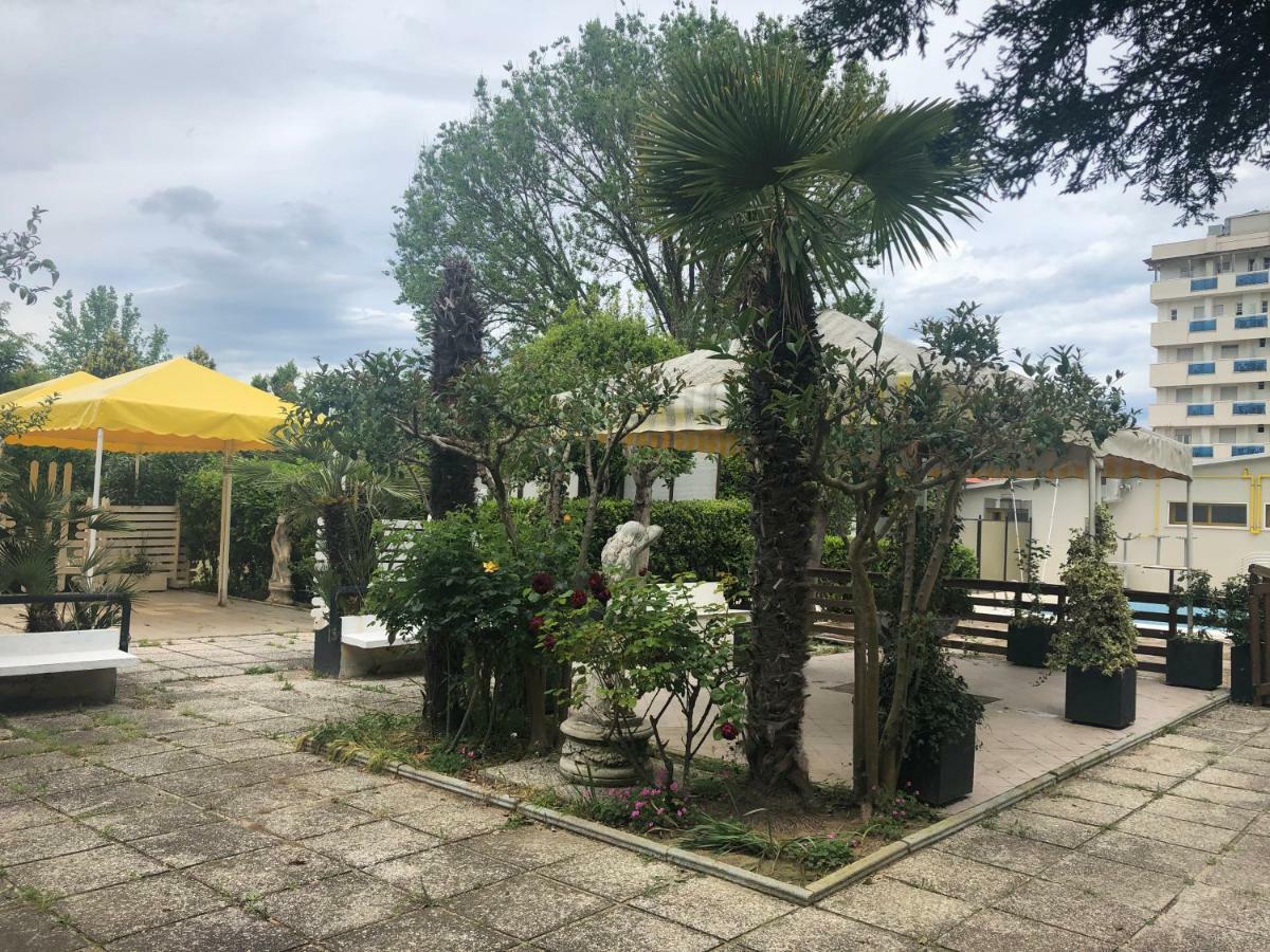 Hotel Marzia Con Piscina リッチョーネ エクステリア 写真