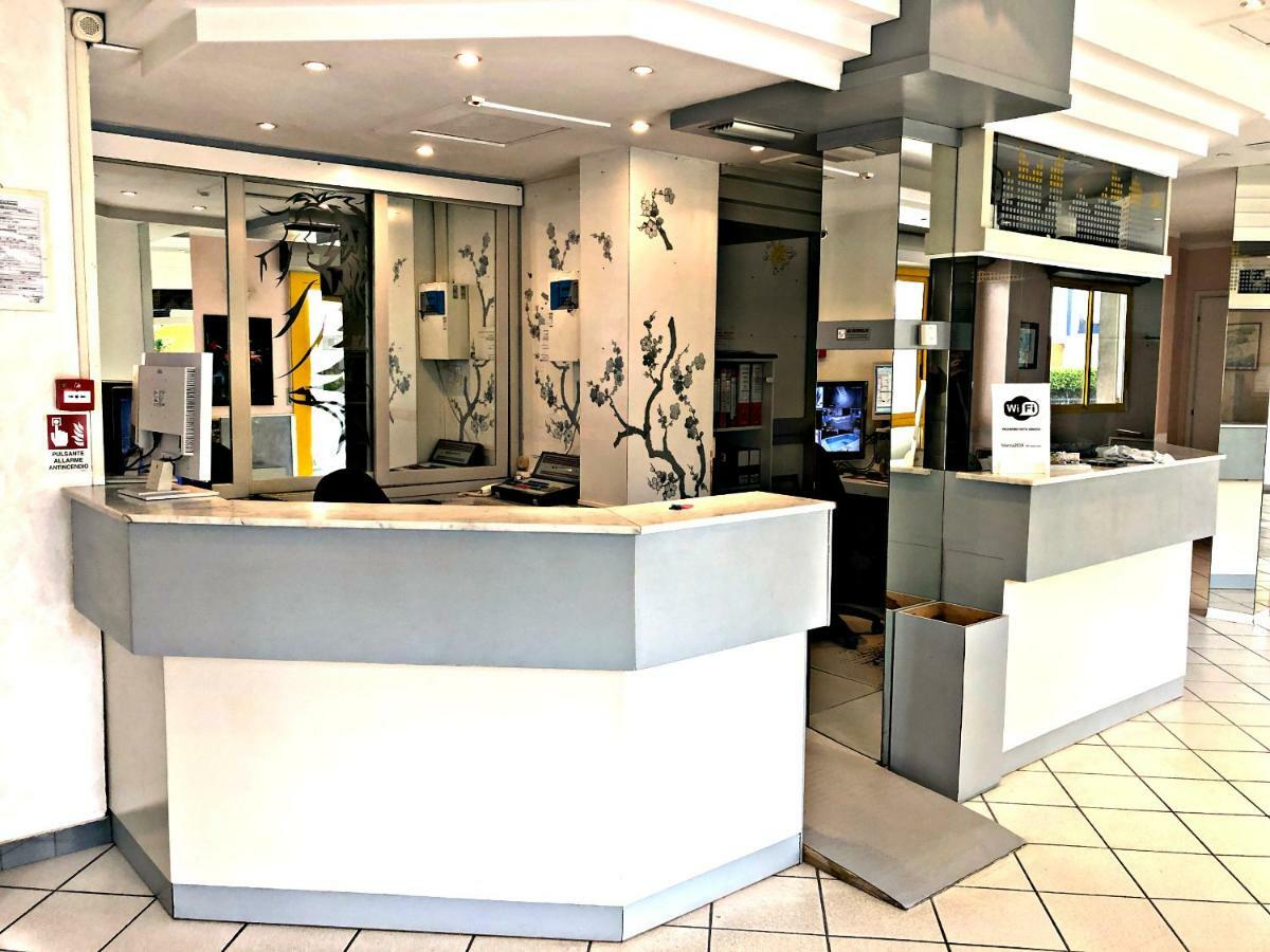 Hotel Marzia Con Piscina リッチョーネ エクステリア 写真