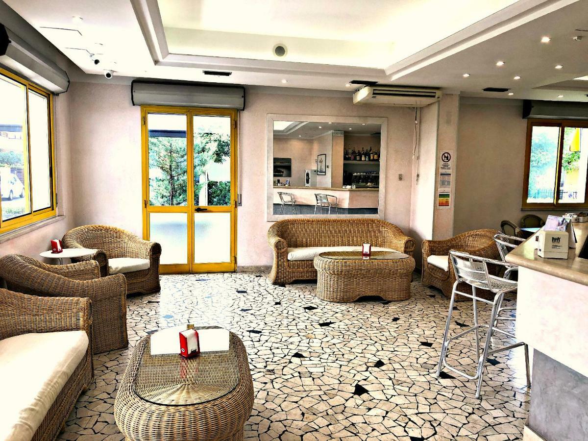 Hotel Marzia Con Piscina リッチョーネ エクステリア 写真