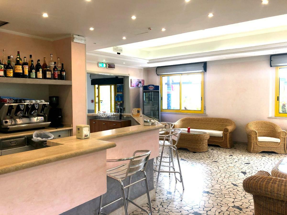 Hotel Marzia Con Piscina リッチョーネ エクステリア 写真