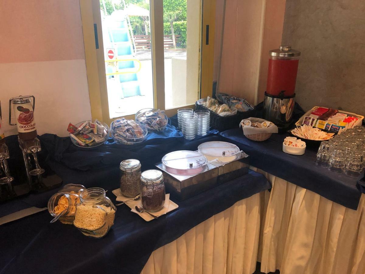 Hotel Marzia Con Piscina リッチョーネ エクステリア 写真