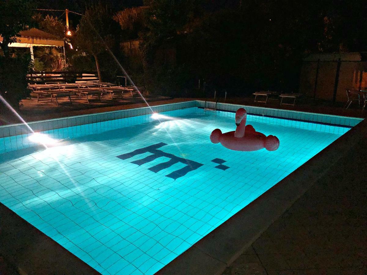 Hotel Marzia Con Piscina リッチョーネ エクステリア 写真